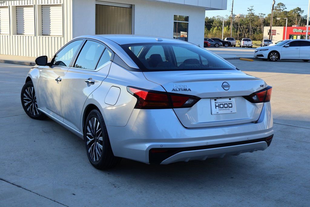 Used 2024 Nissan Altima 2.5 SV image 2
