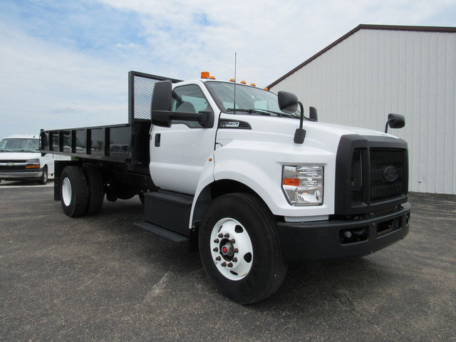 Used 2022 Ford F750 2WD Regular Cab Super Duty image 9