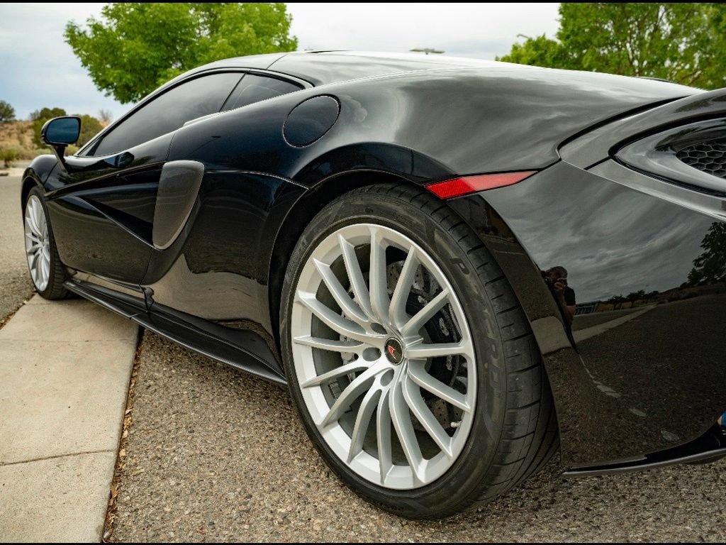 Used 2017 McLaren 570S RWD image 18