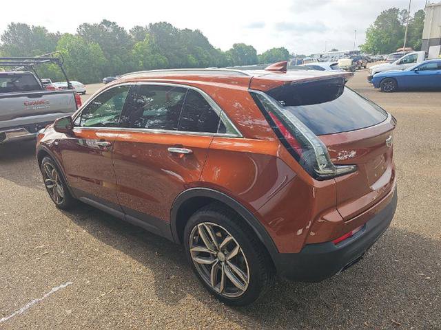 Used 2019 Cadillac XT4 Luxury w/ Cold Weather Package FWD image 4