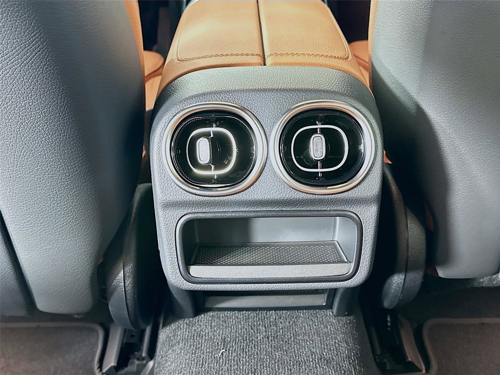 Certified 2025 Mercedes-Benz C 300 4MATIC Sedan image 33