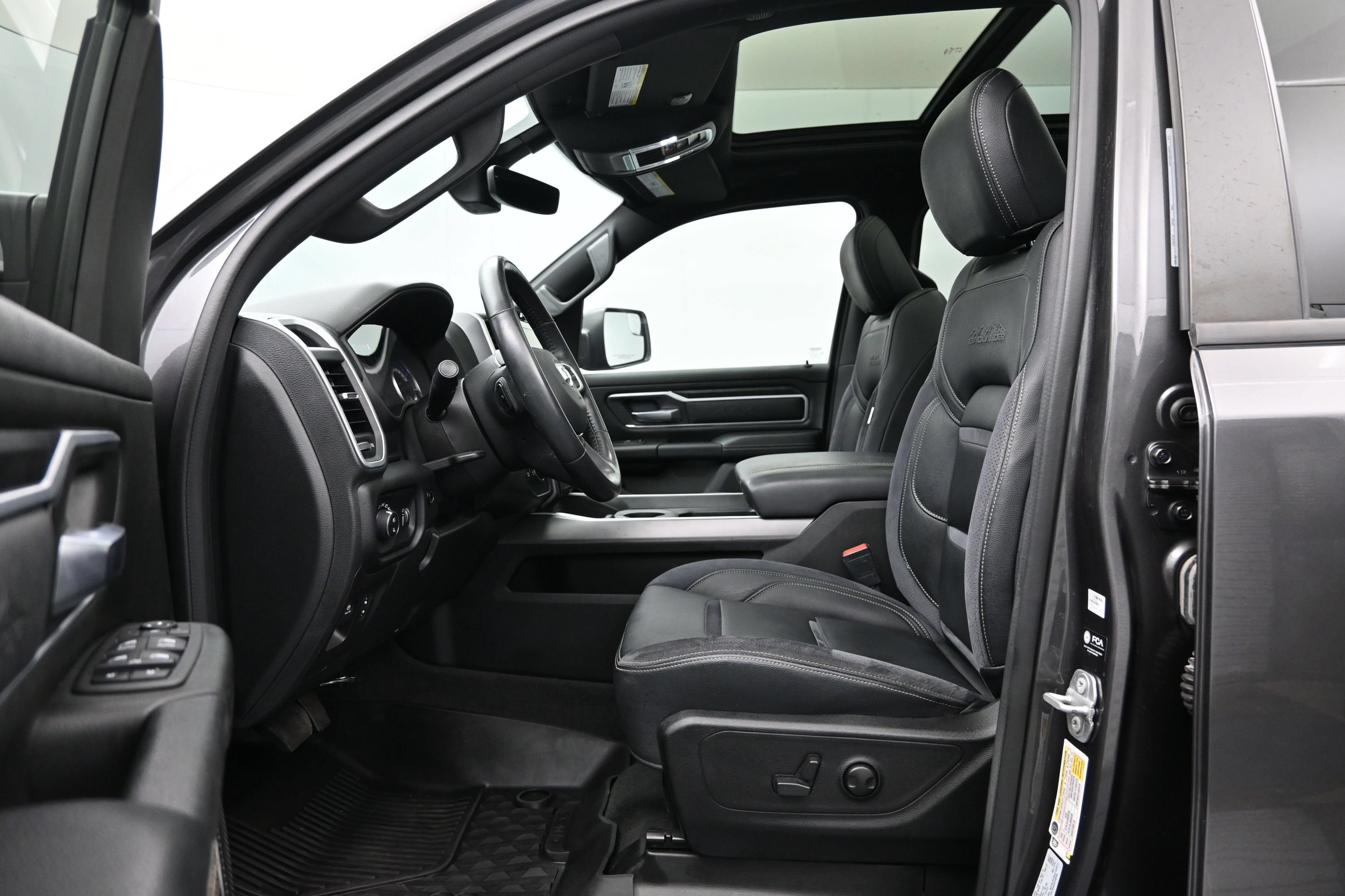 Used 2022 RAM 1500 Big Horn AWD/4WD image 9