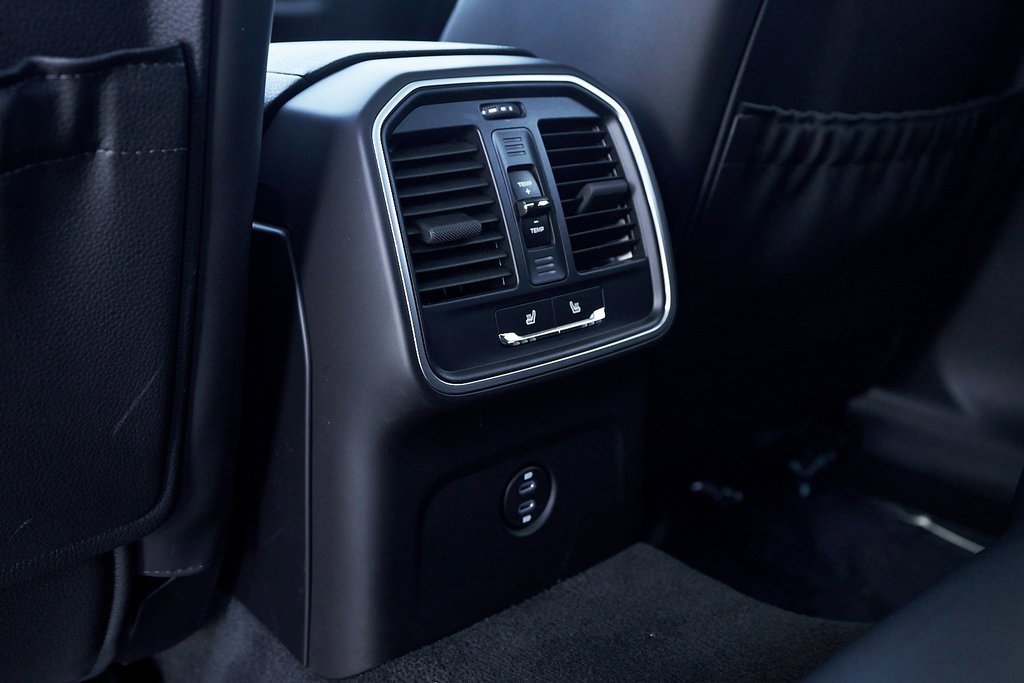 Used 2024 Porsche Macan image 35