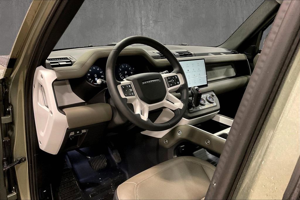 Used 2025 Land Rover Defender 110 S image 17
