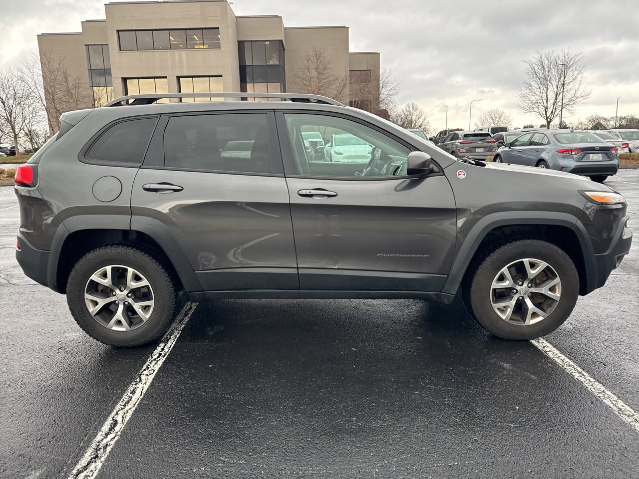 Used 2016 Jeep Cherokee Trailhawk w/ Comfort/Convenience Group image 3