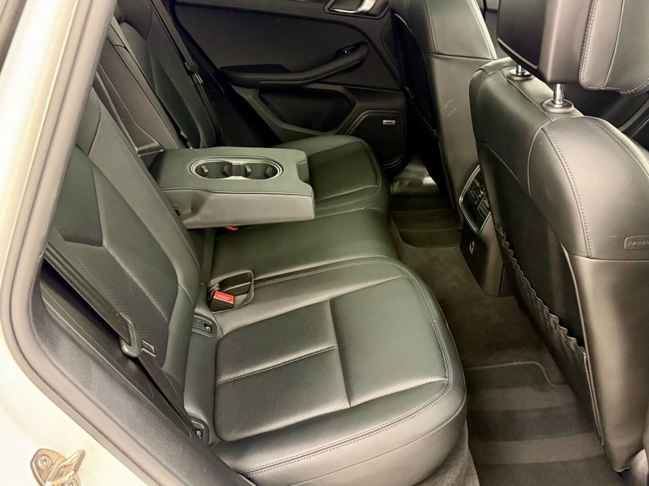 Used 2021 Porsche Macan image 38