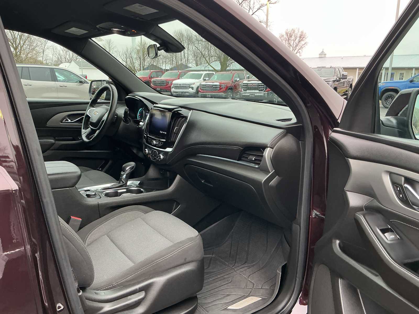 Used 2023 Chevrolet Traverse LT image 29
