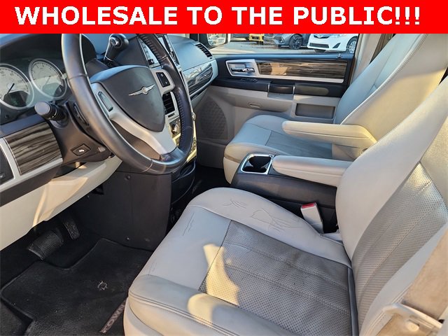 Used 2010 Chrysler Town & Country Touring image 11