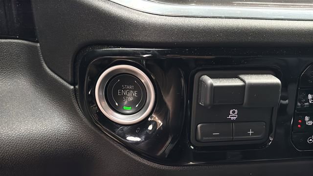 Used 2025 Chevrolet Silverado 1500 High Country image 25