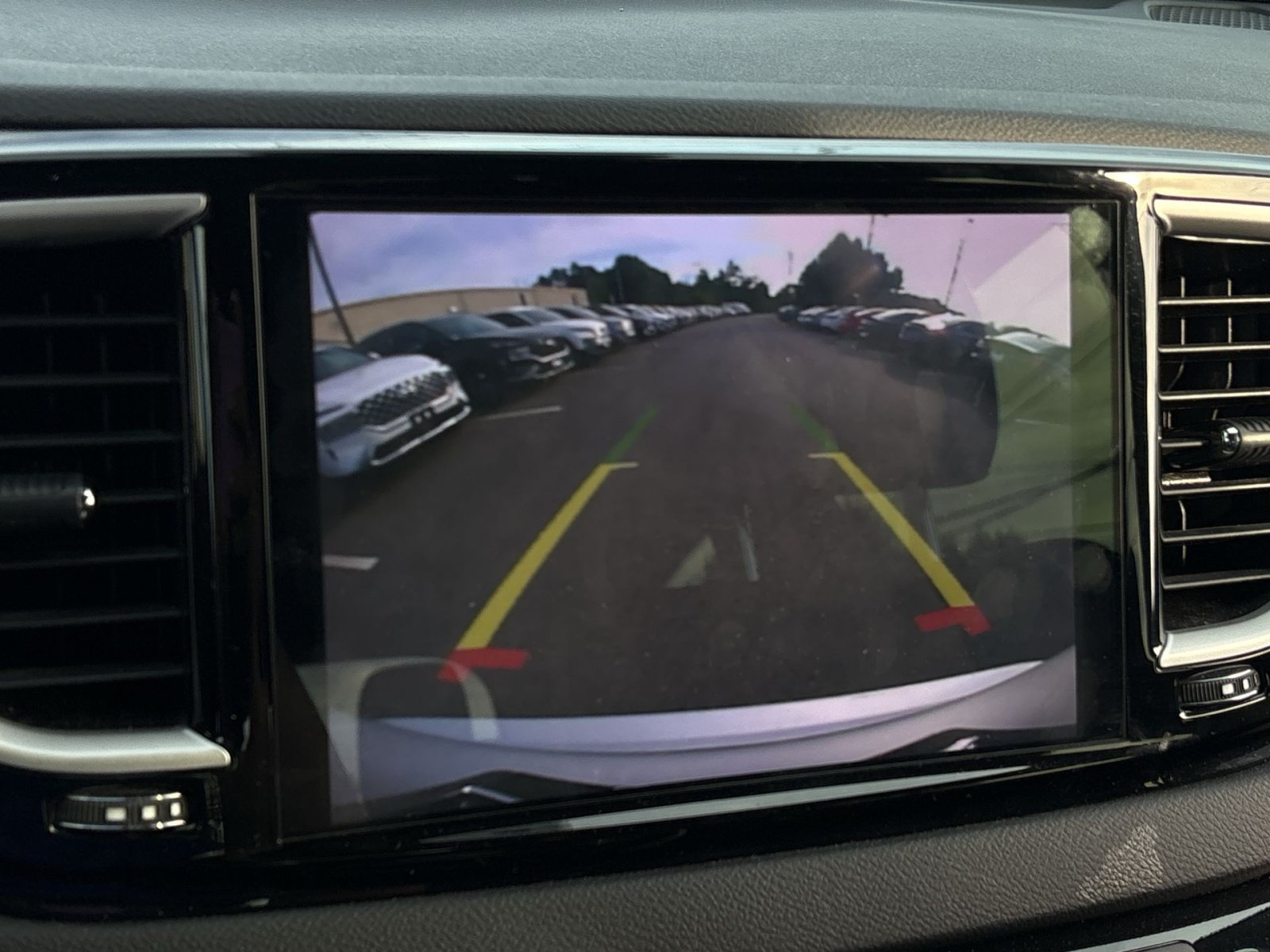 Used 2024 Chrysler Pacifica Touring-L FWD image 18
