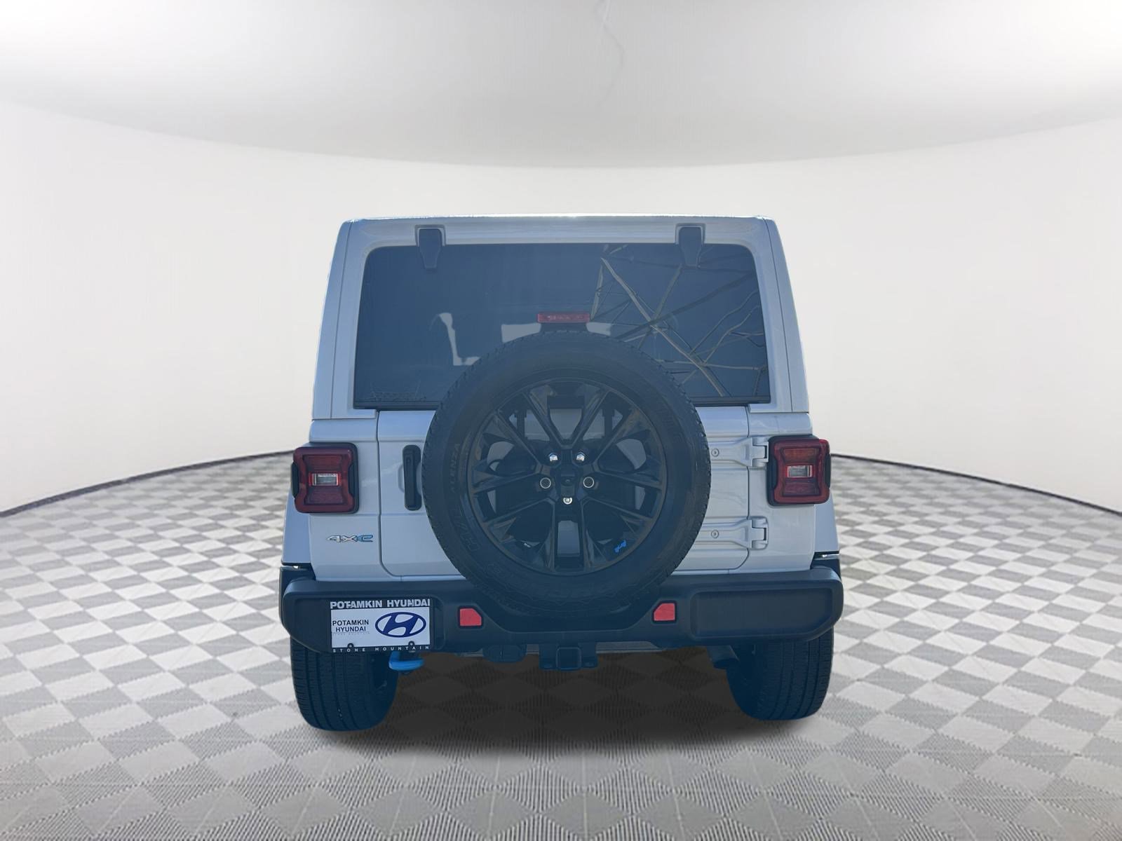 Used 2023 Jeep Wrangler Sahara w/ Cold Weather Group image 8