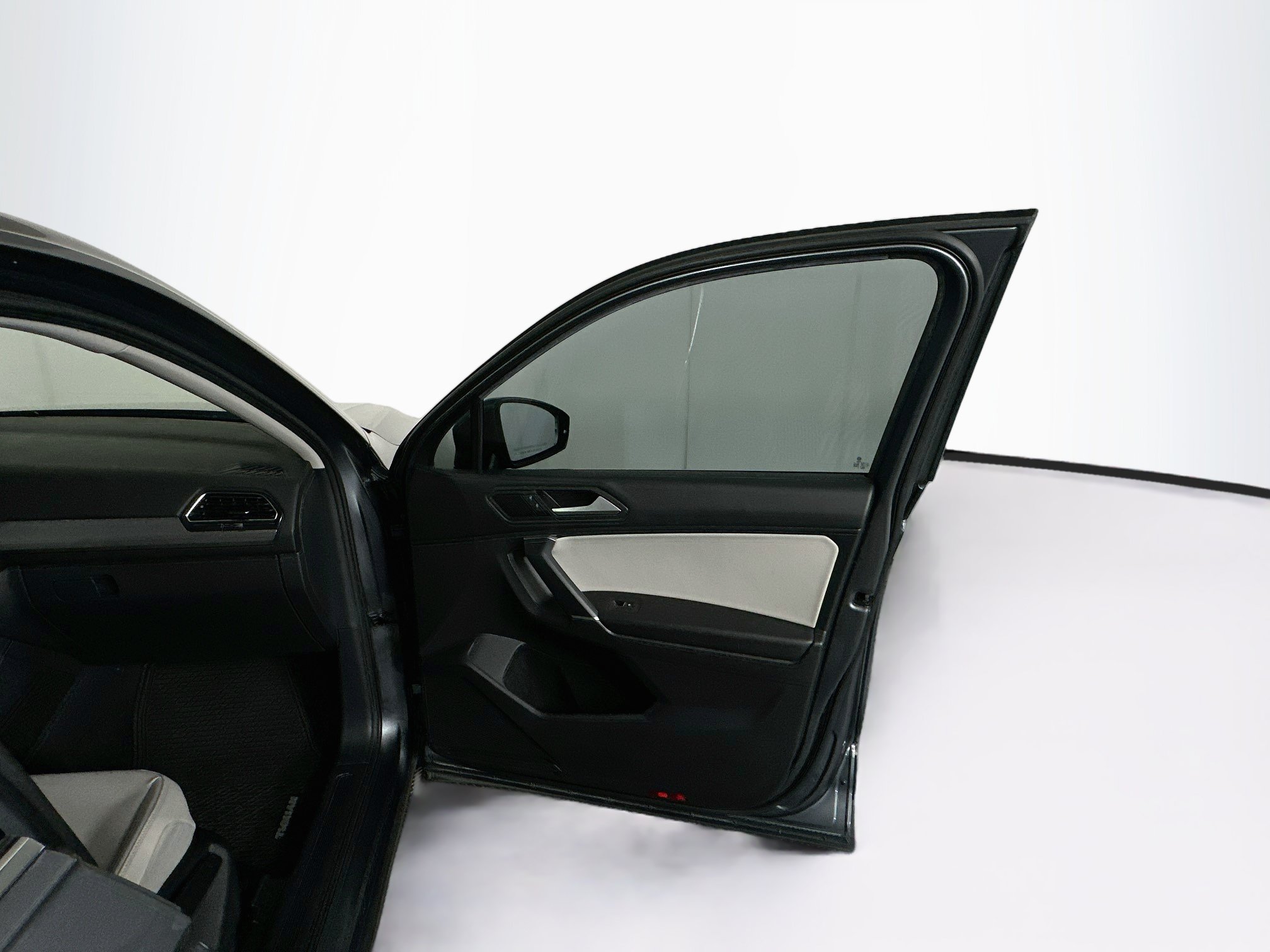 Used 2020 Volkswagen Tiguan SE w/ Panoramic Sunroof Package FWD image 30