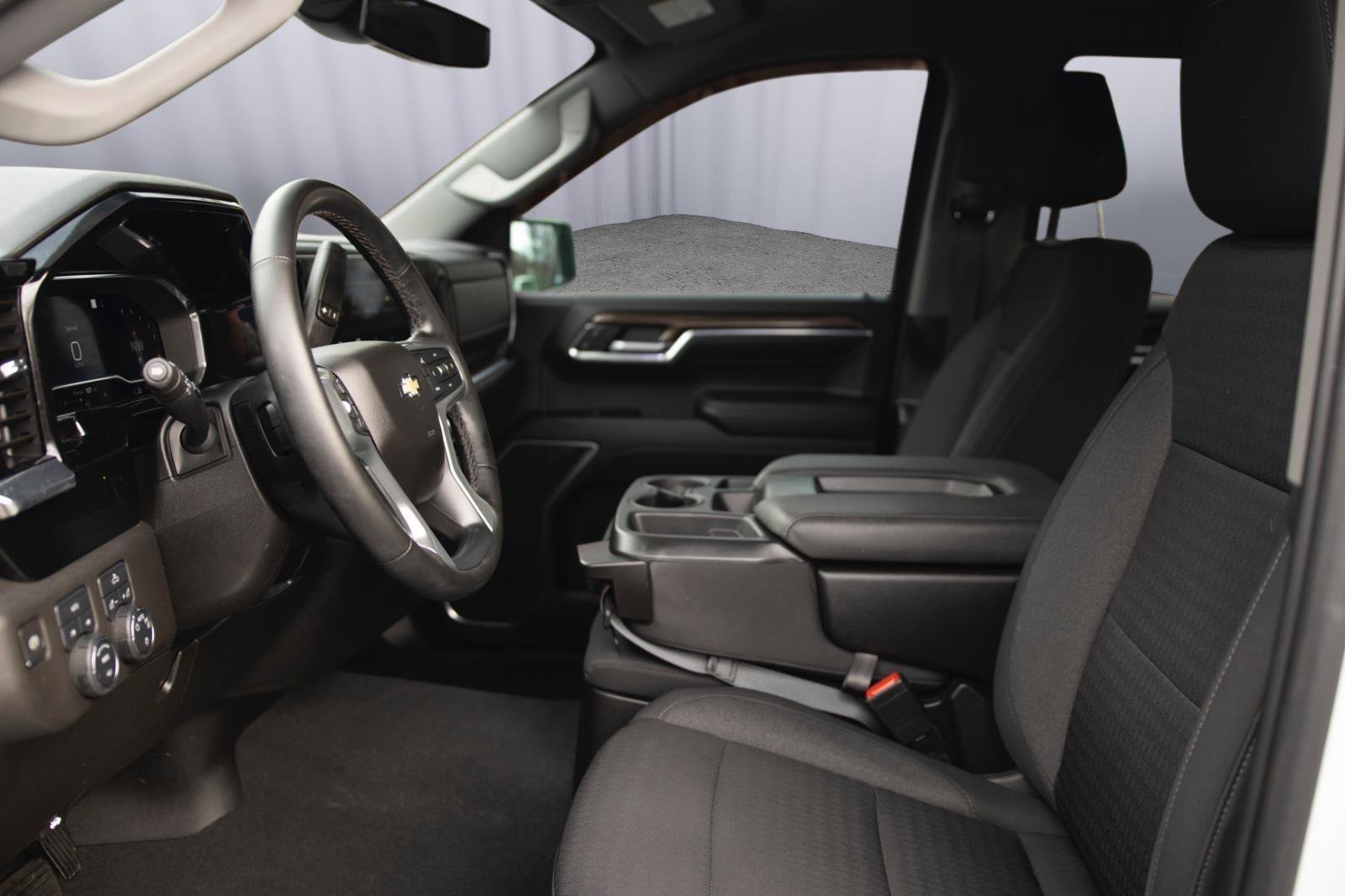 Used 2023 Chevrolet Silverado 1500 LT image 2