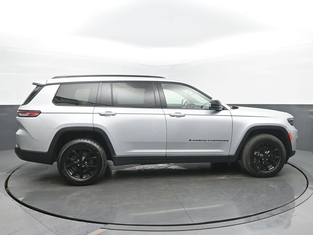 Used 2024 Jeep Grand Cherokee L Laredo AWD/4WD image 6