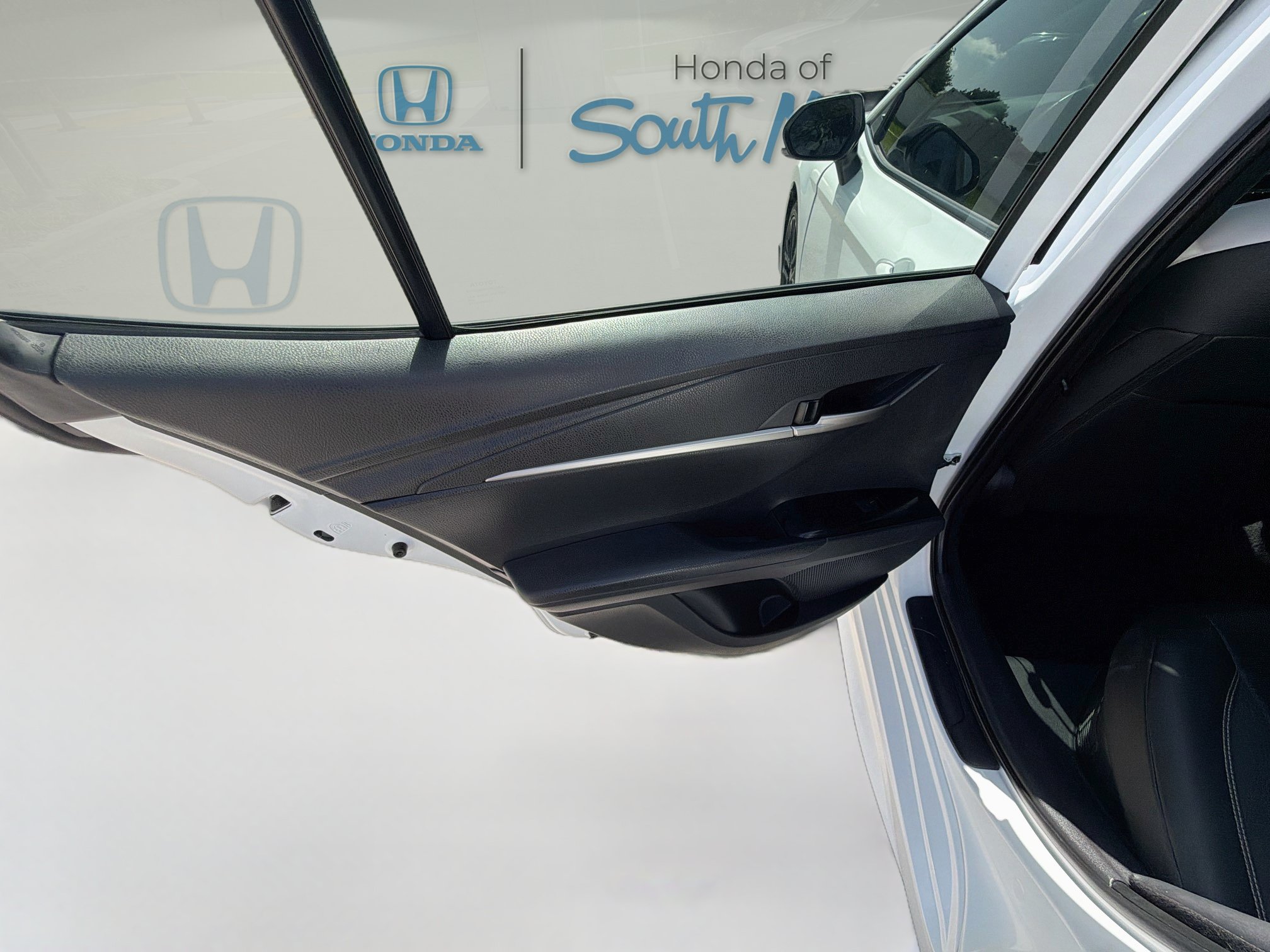 Used 2025 Toyota Camry SE FWD image 25