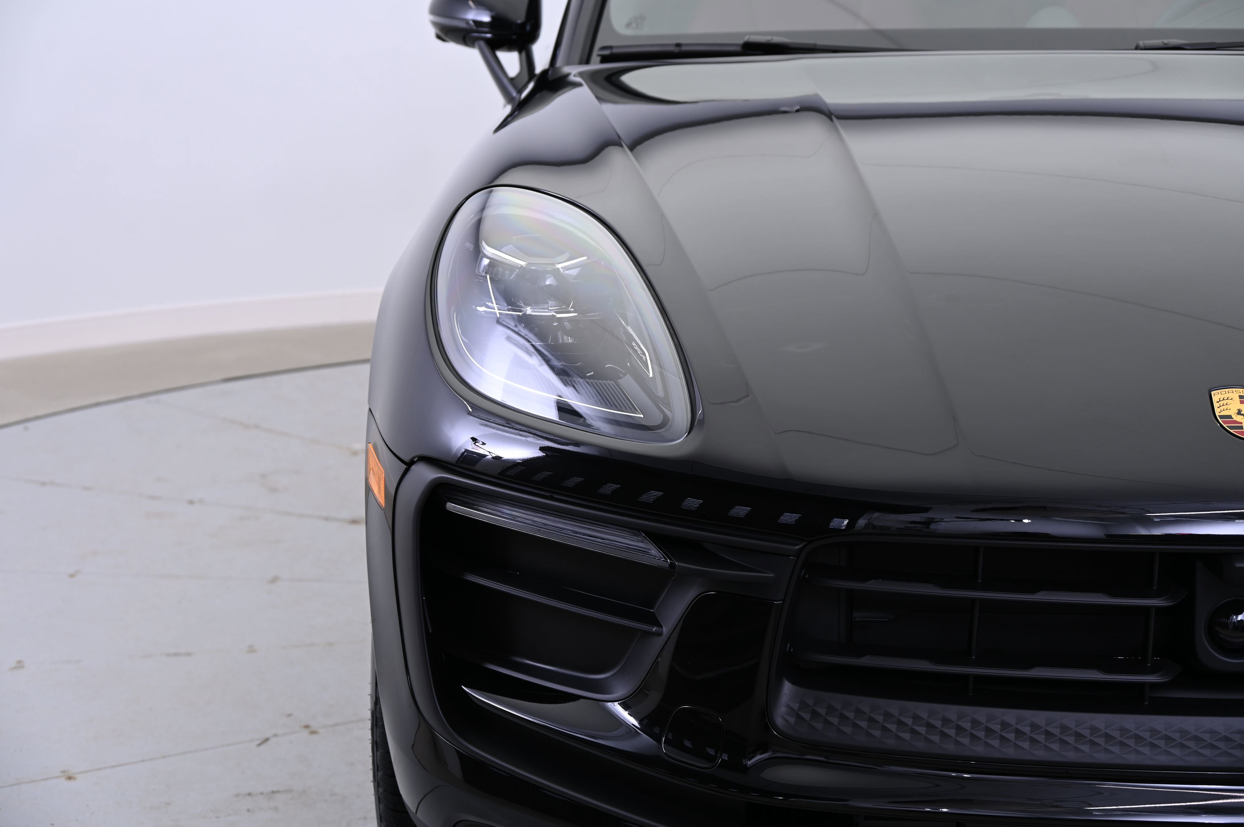 Certified 2025 Porsche Macan image 11