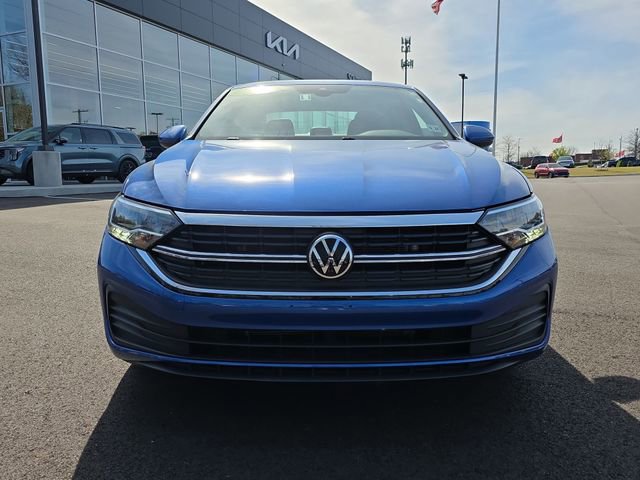 Used 2024 Volkswagen Jetta SE image 8