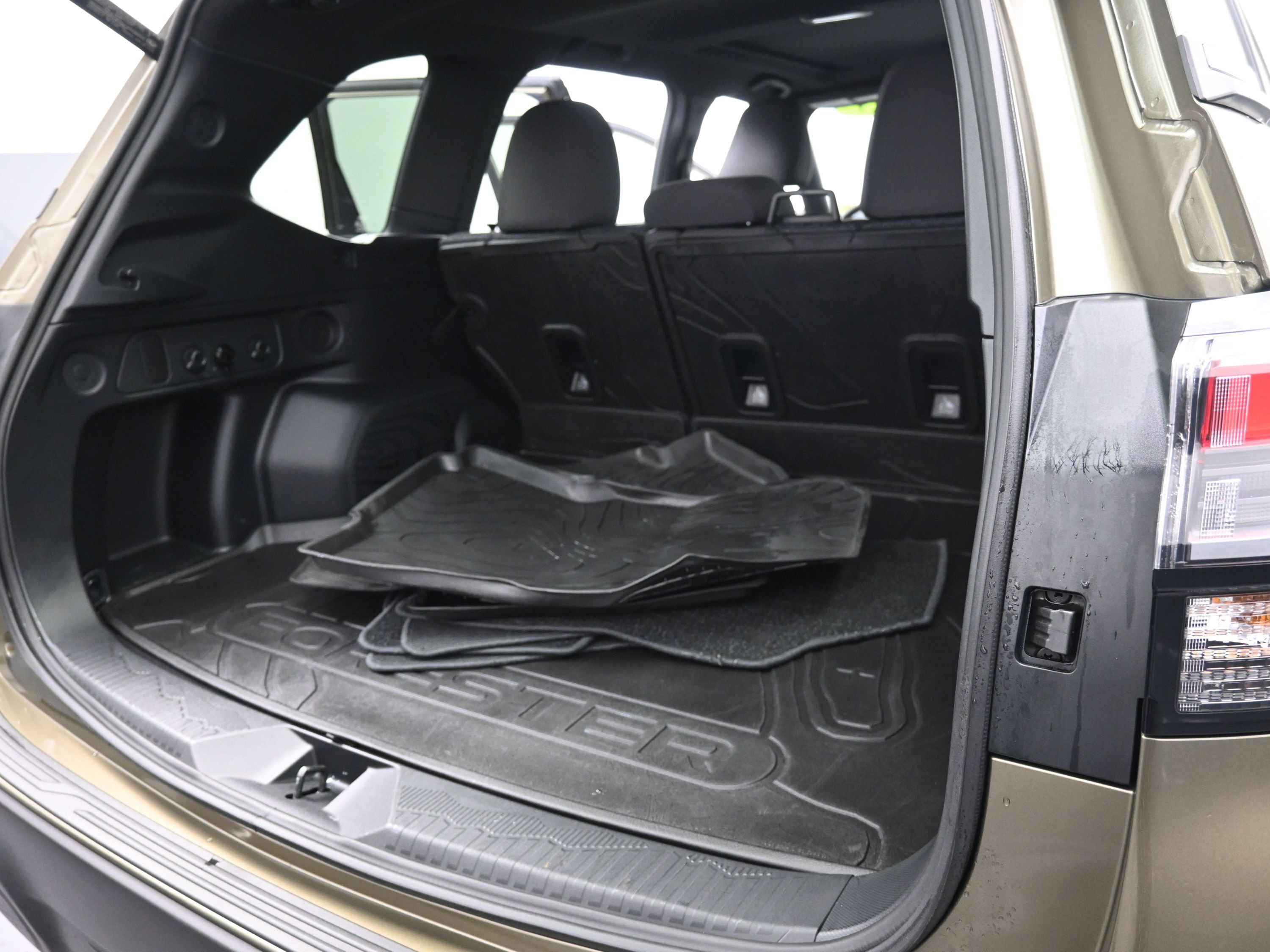 Used 2025 Subaru Forester Premium image 24