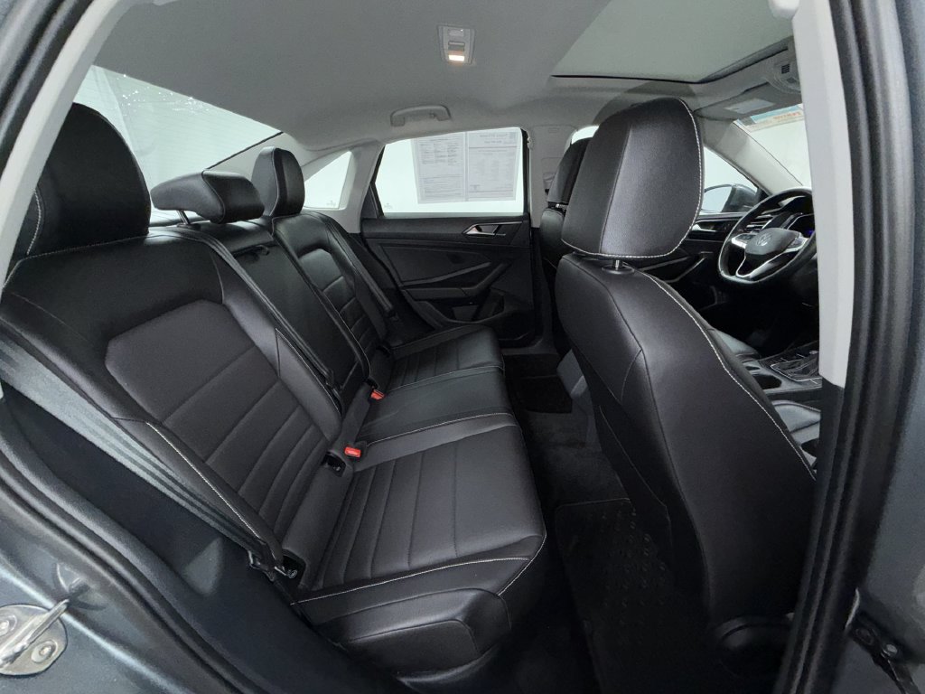 Used 2024 Volkswagen Jetta SE FWD image 17