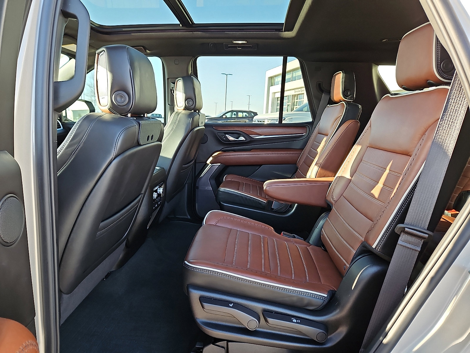 Used 2024 GMC Yukon Denali Ultimate image 11