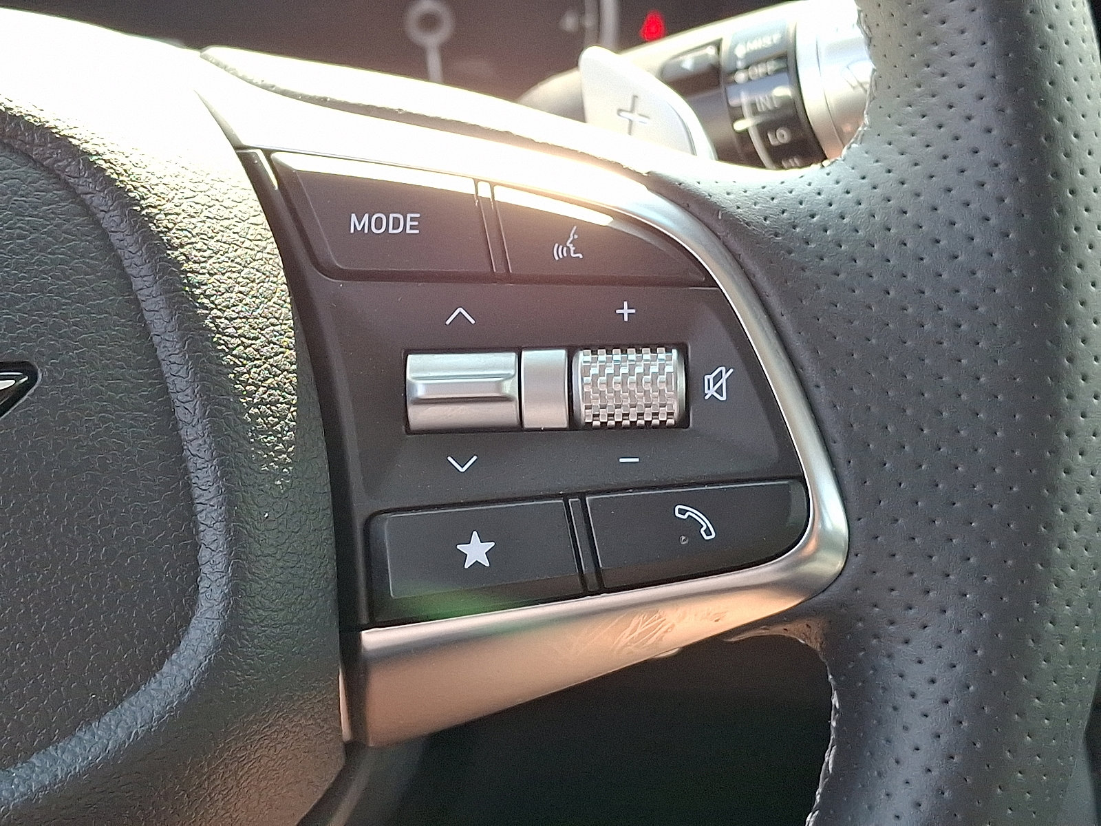 Used 2025 Genesis G70 2.5T image 22