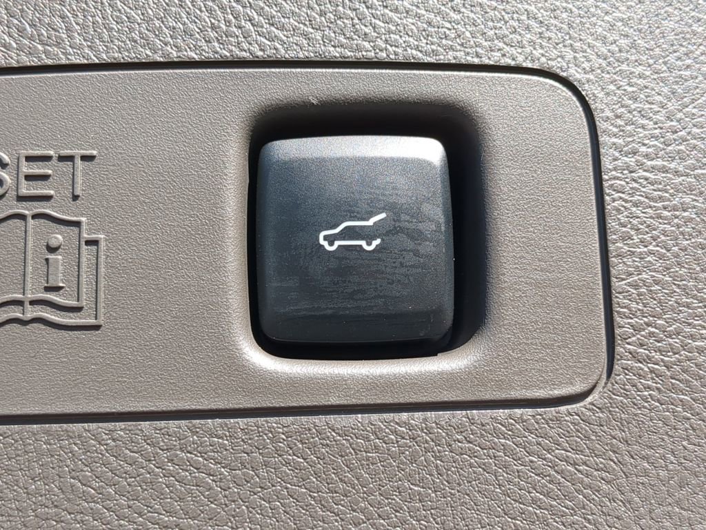 Used 2024 Lincoln Corsair Grand Touring w/ Equipment Group 301A image 10