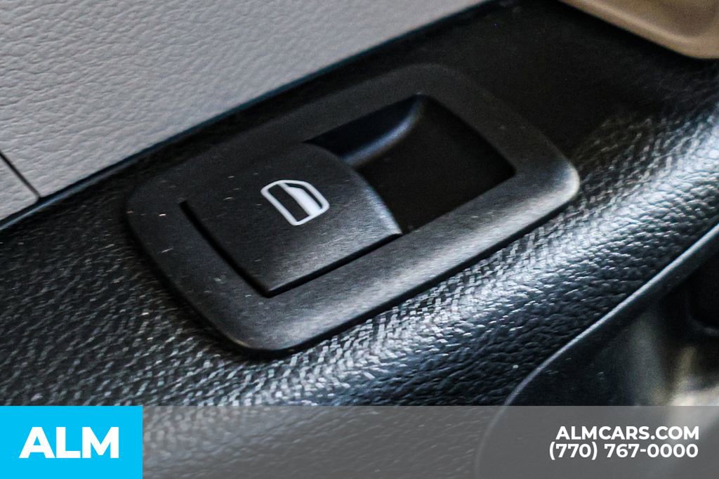 Used 2023 Chrysler Pacifica Touring-L image 55