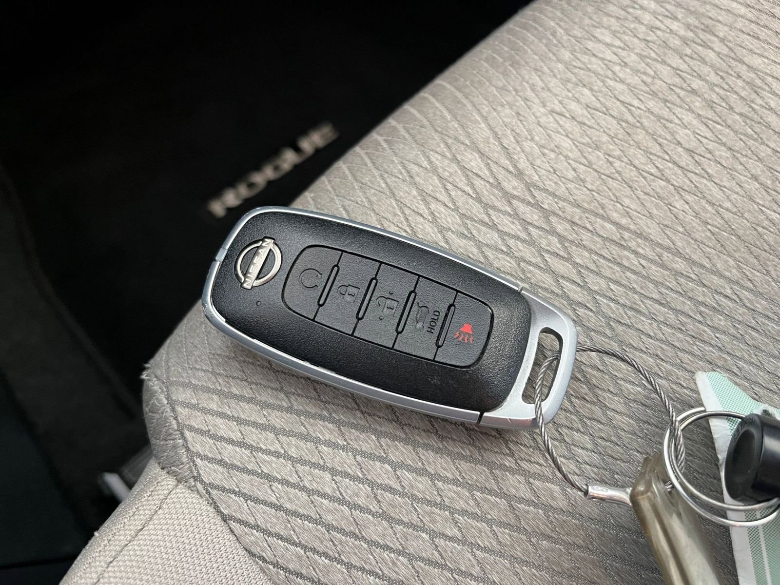 Used 2025 Nissan Rogue SV AWD/4WD image 21