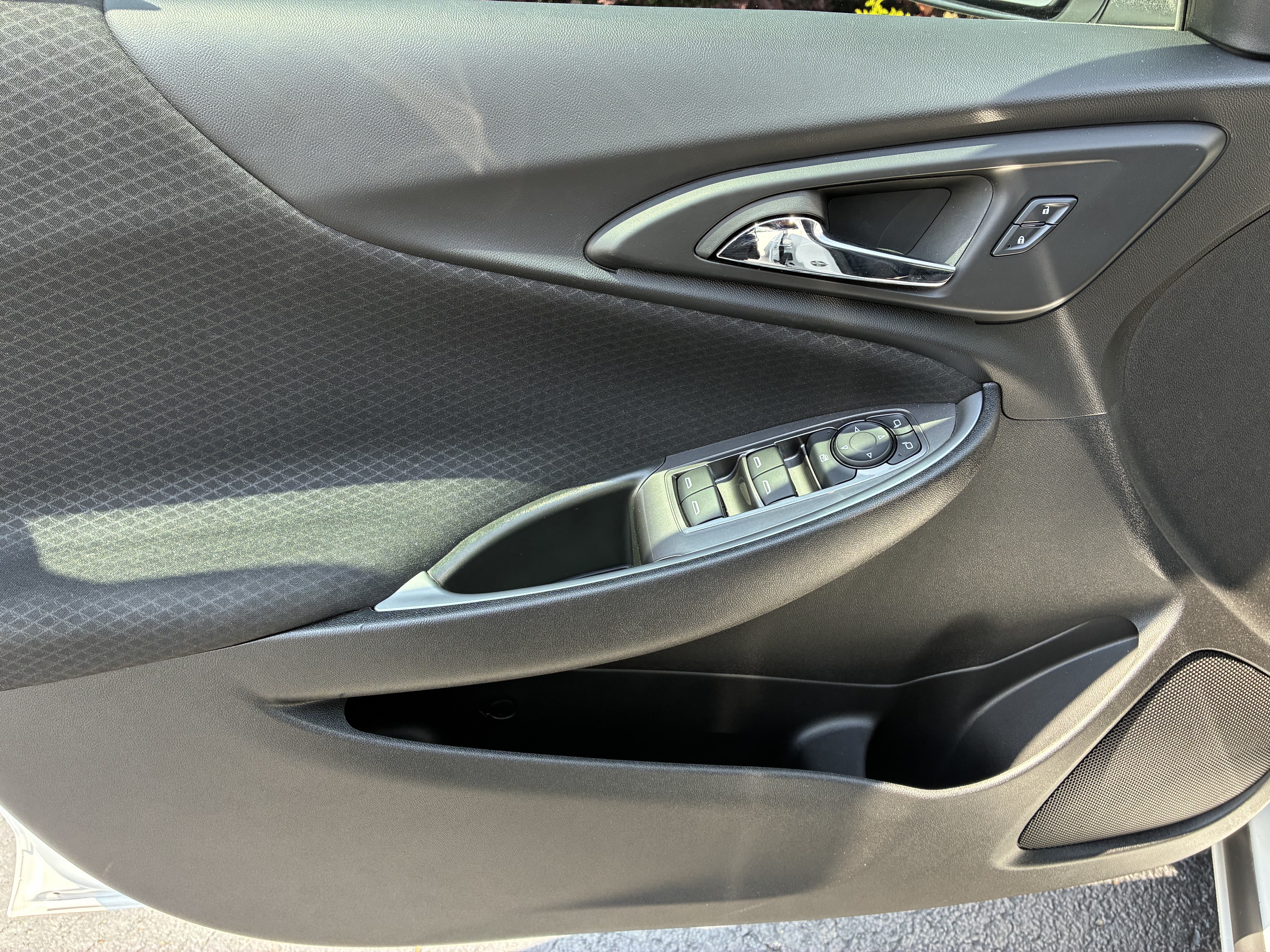 Used 2025 Chevrolet Malibu RS FWD image 22