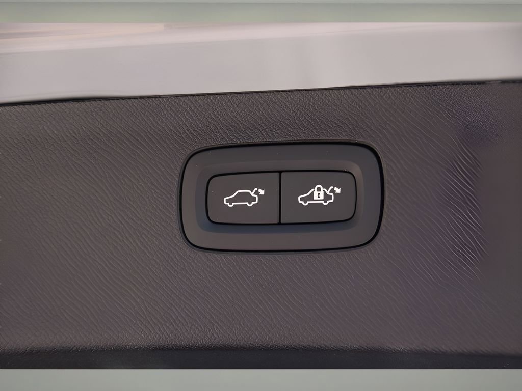 Certified 2025 Volvo XC90 T8 Plus w/ Protection Package Premier image 20