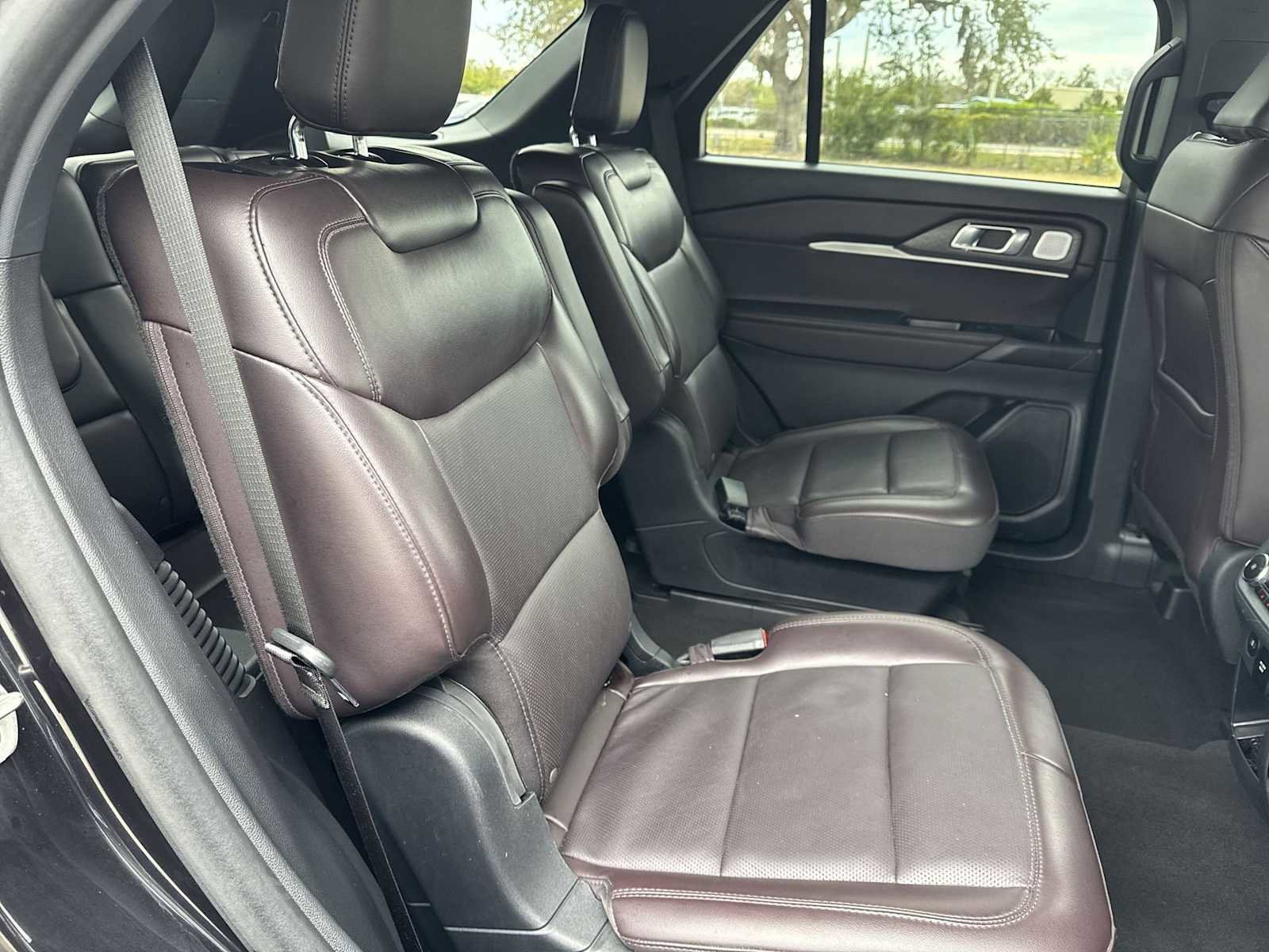 Used 2025 Ford Explorer Platinum RWD image 21