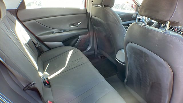 Used 2022 Hyundai Elantra SEL w/ Preferred Accessory Package image 11