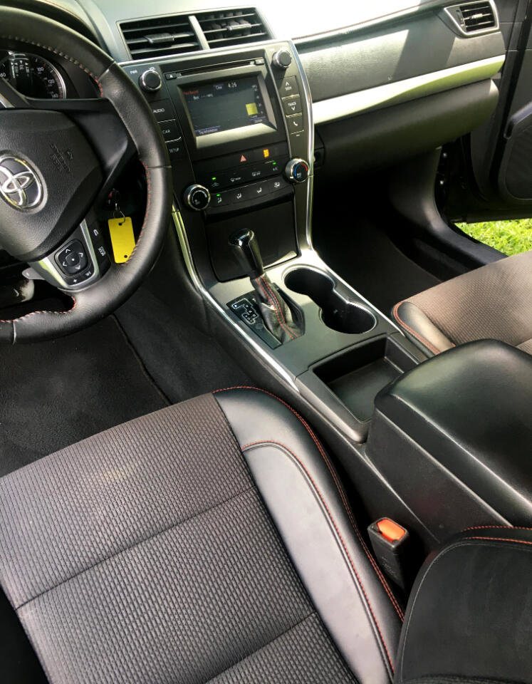 Used 2017 Toyota Camry SE image 18