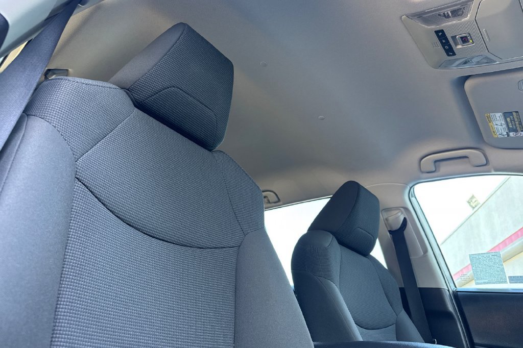 Certified 2020 Toyota RAV4 LE w/ Carpet Mat Package FWD image 16