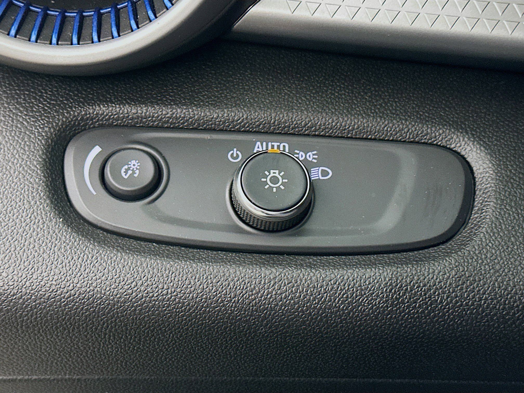 Used 2025 Chevrolet Trax LS image 16