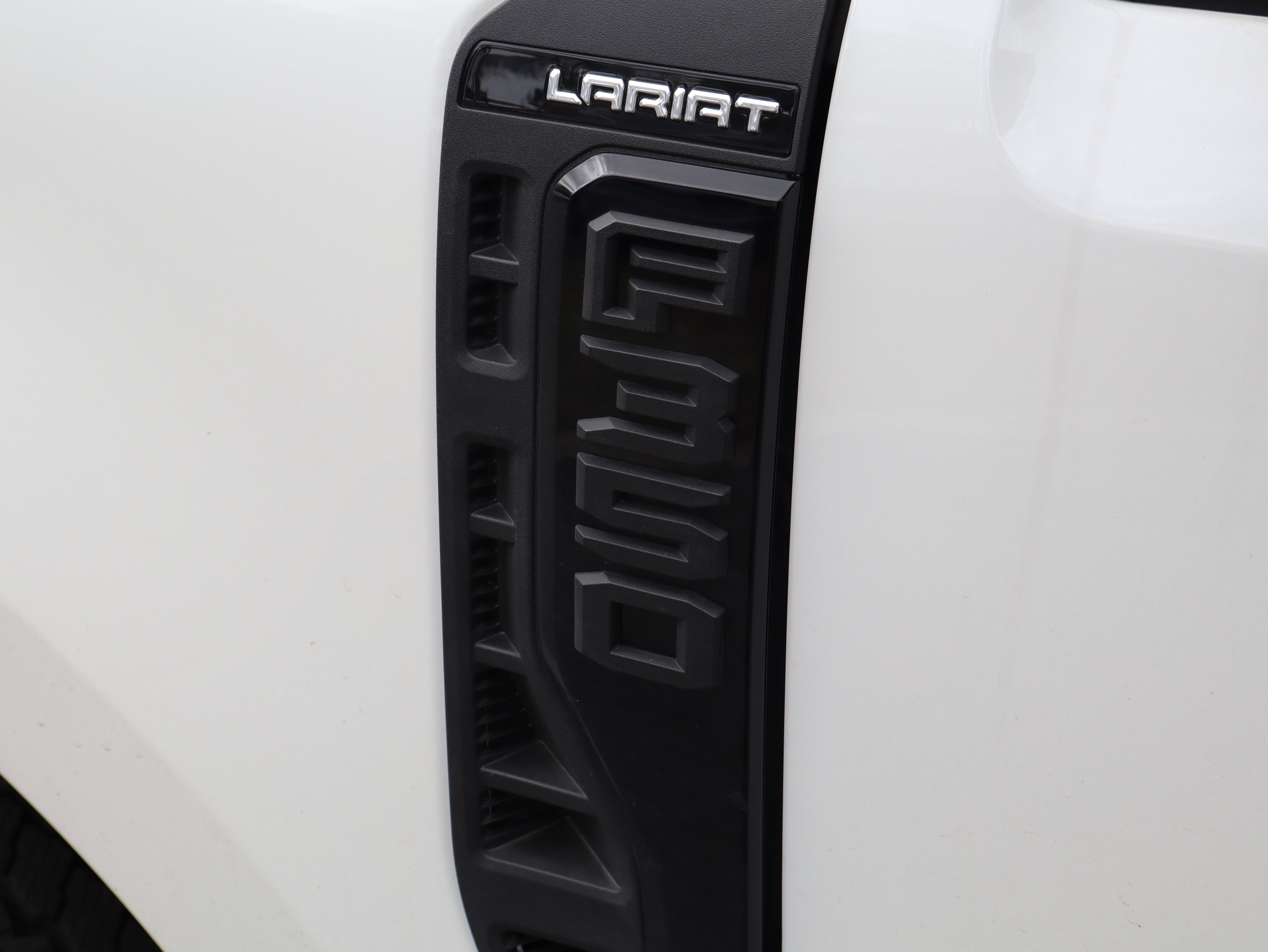 Used 2025 Ford F350 Lariat w/ Black Appearance Package image 22