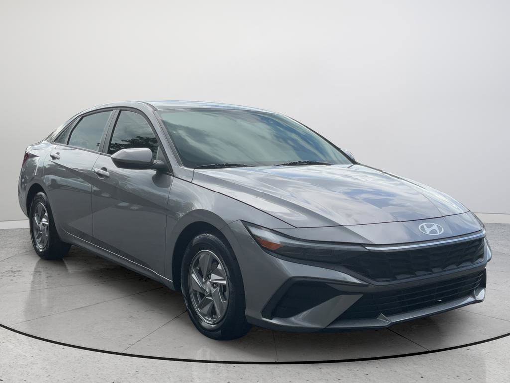 Used 2024 Hyundai Elantra SE FWD image 1