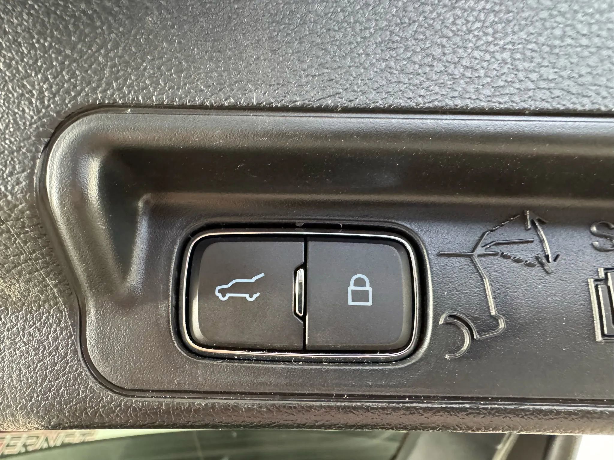 Used 2022 Ford Explorer XLT w/ Equipment Group 202A image 28