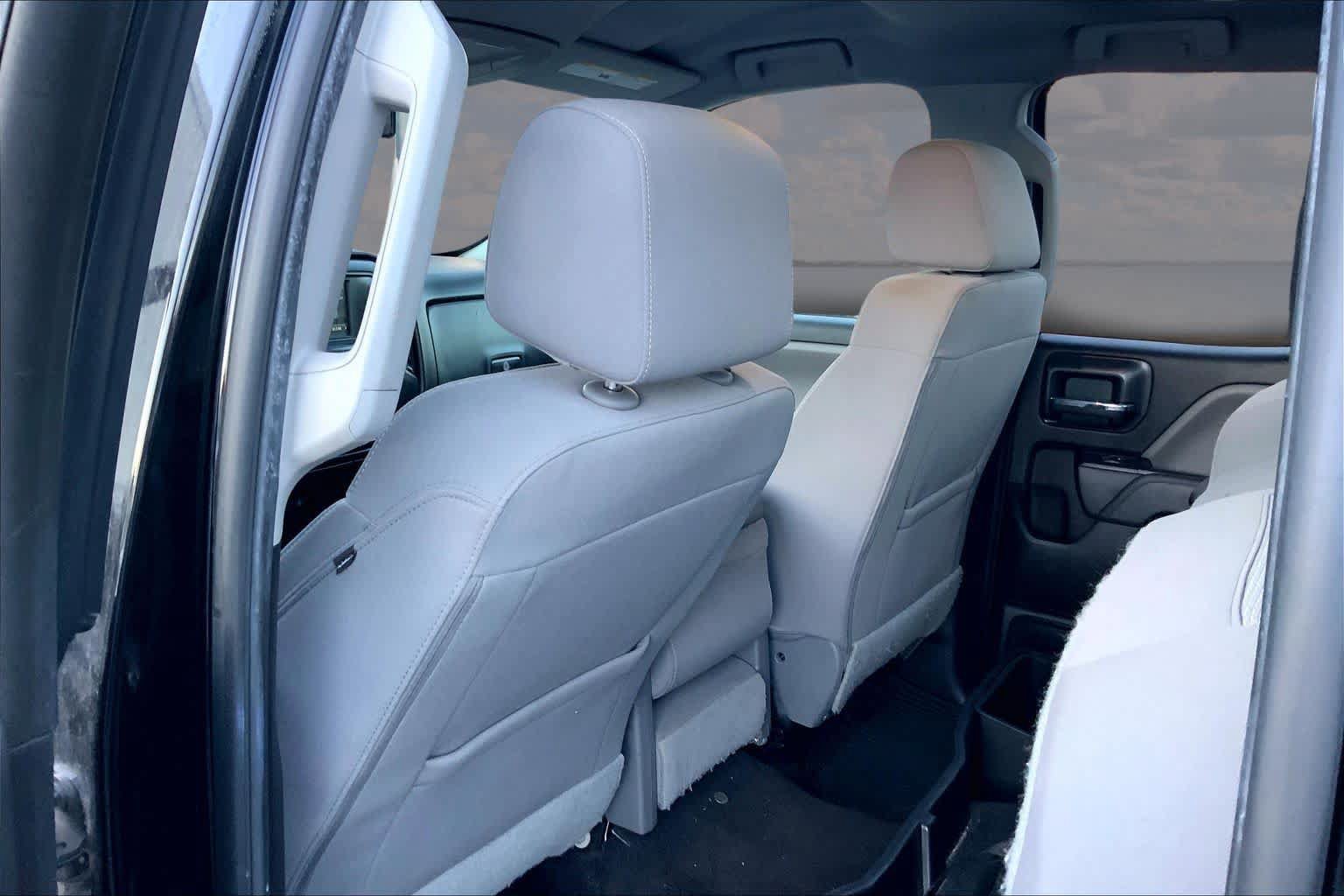 Used 2018 Chevrolet Silverado 1500 Custom w/ Custom Value Package RWD image 12