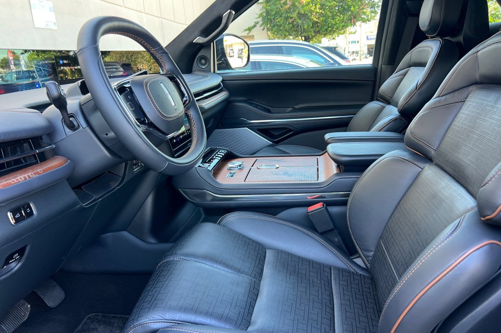 Used 2025 Lincoln Navigator Black Label AWD/4WD image 10