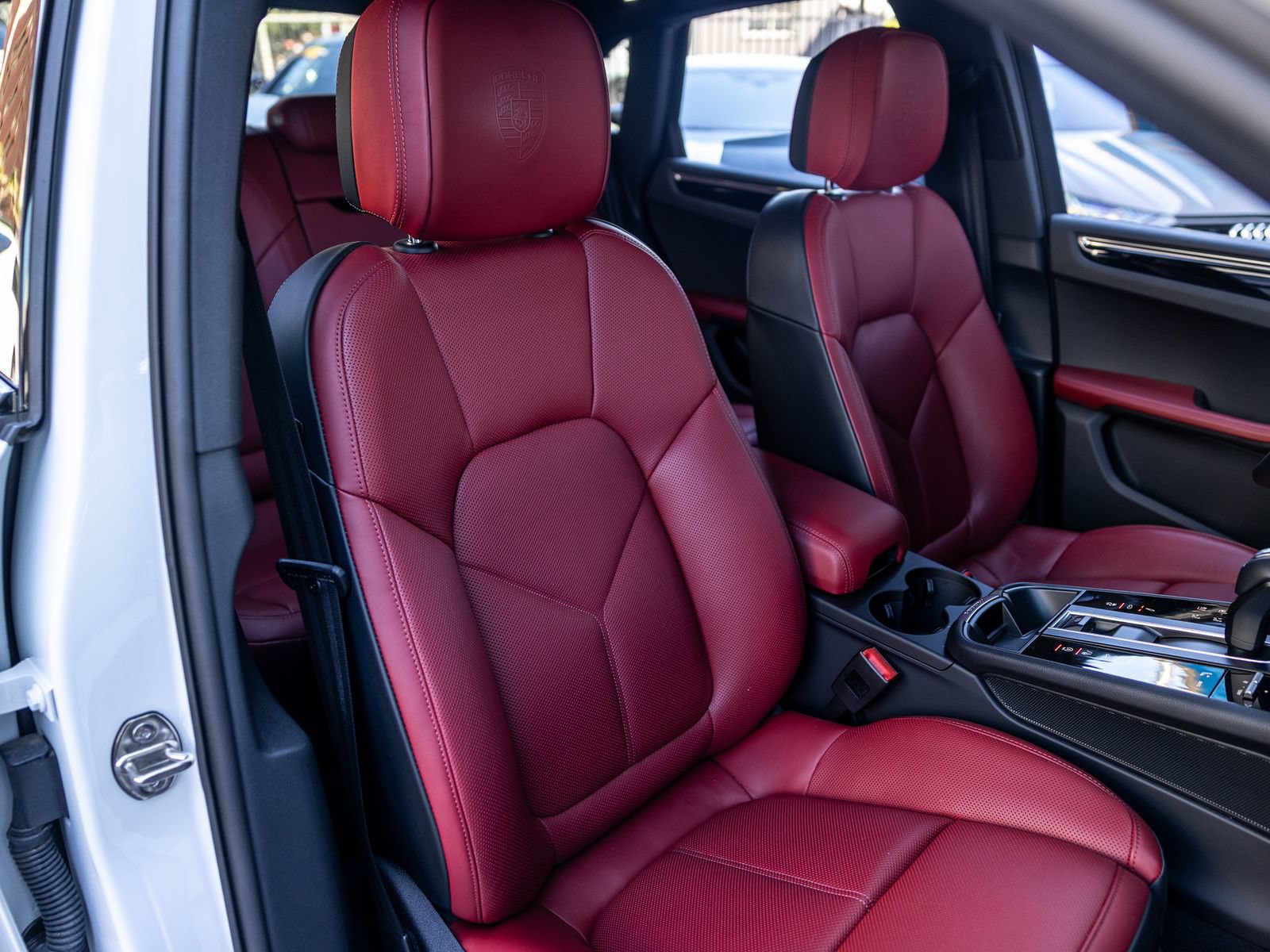 Certified 2025 Porsche Macan S AWD/4WD image 34