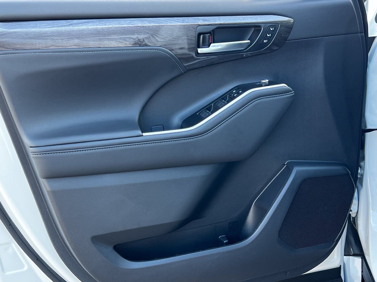 New 2026 Toyota Highlander Limited AWD/4WD image 25