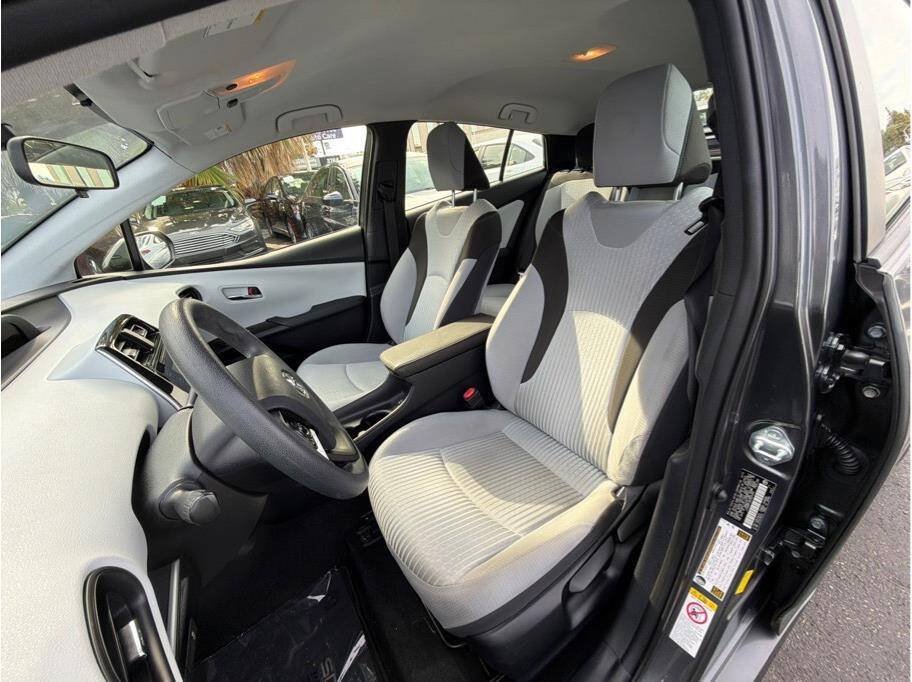 Used 2016 Toyota Prius Two FWD image 15