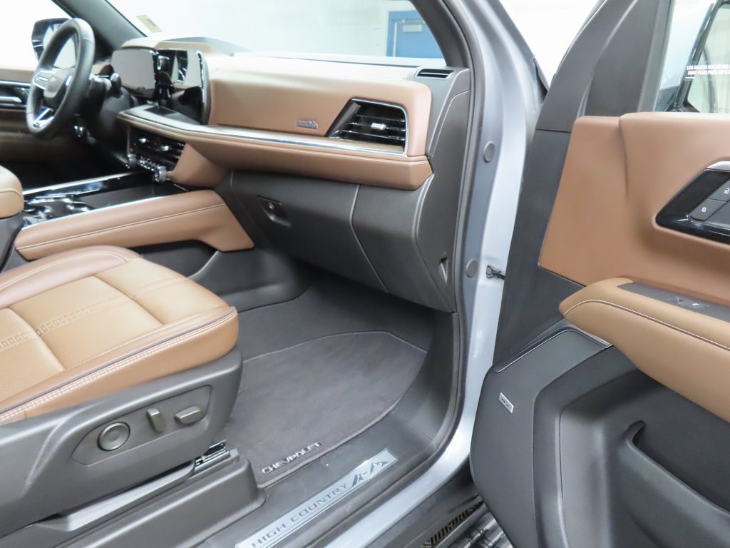 Used 2025 Chevrolet Tahoe High Country image 36
