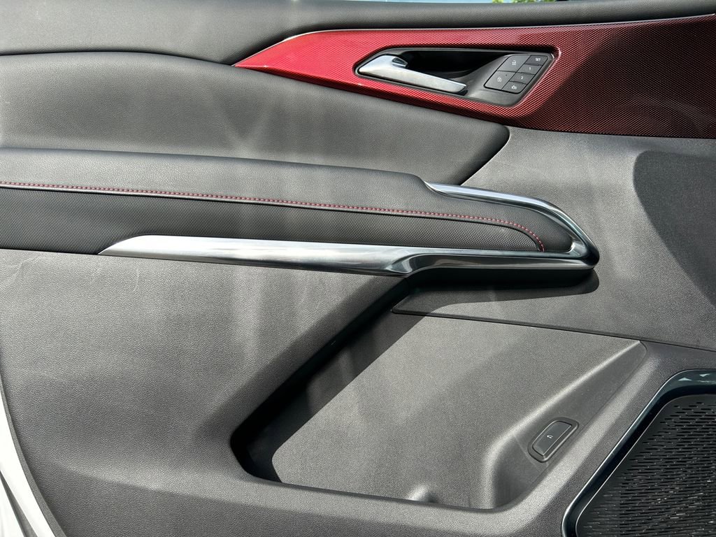 Used 2024 Chevrolet Traverse RS image 22