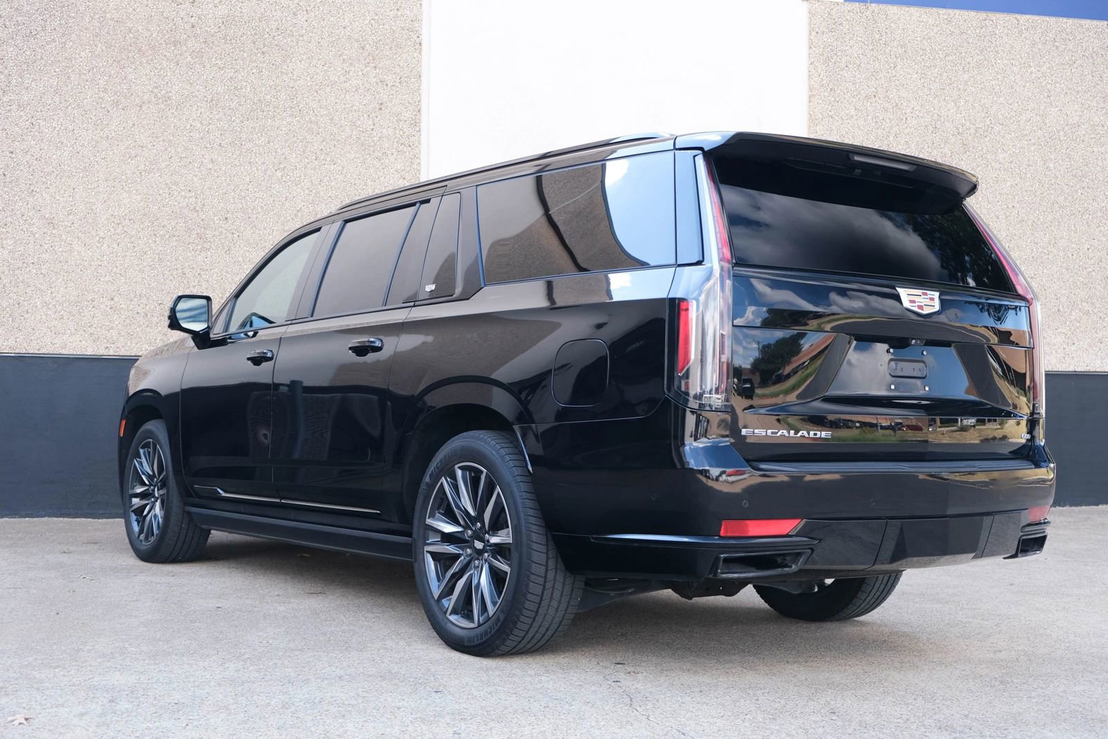 Used 2021 Cadillac Escalade ESV Sport w/ Driver Assist Tech Package RWD image 14