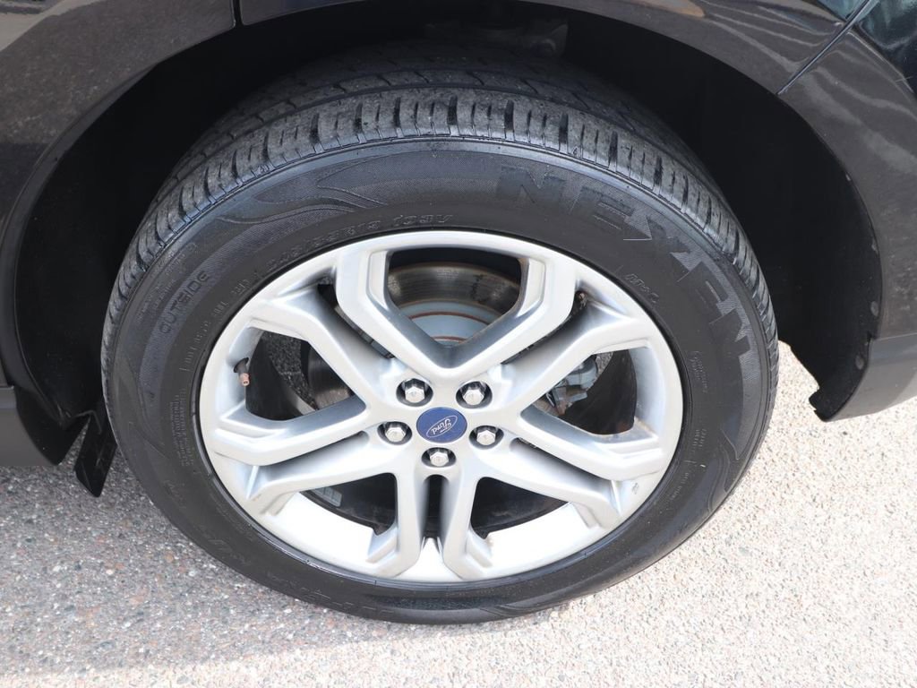 Used 2017 Ford Edge Titanium w/ Equipment Group 301A FWD image 10