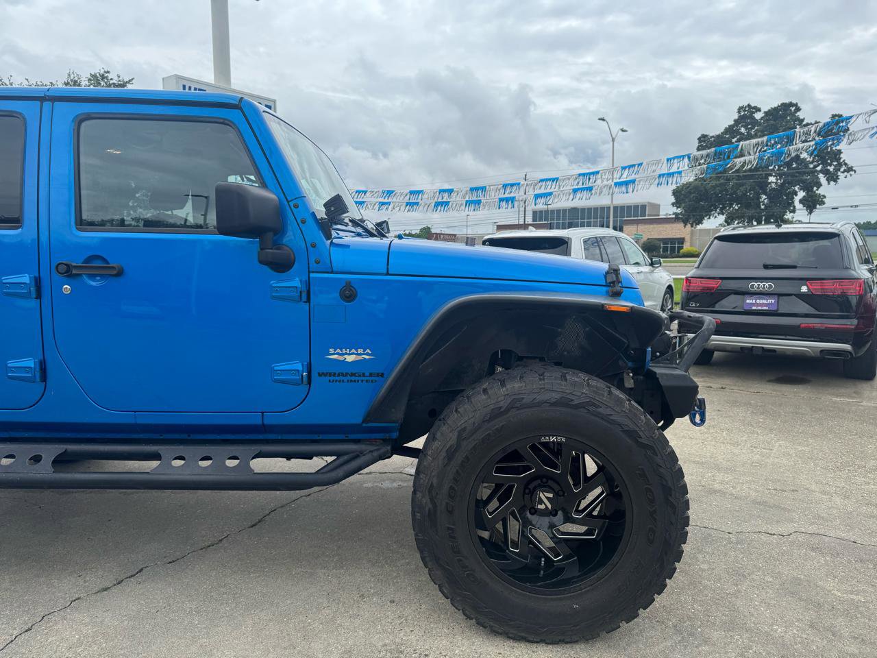 Used 2015 Jeep Wrangler Unlimited Sahara w/ Connectivity Group AWD/4WD image 25