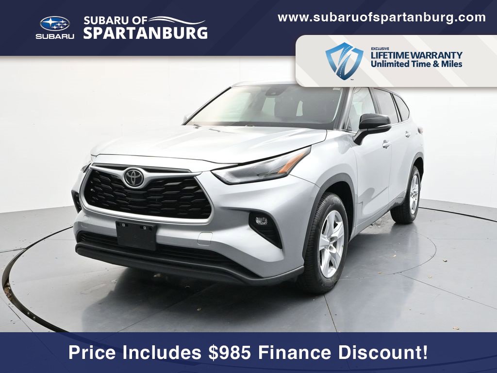 Used 2024 Toyota Highlander LE image 1