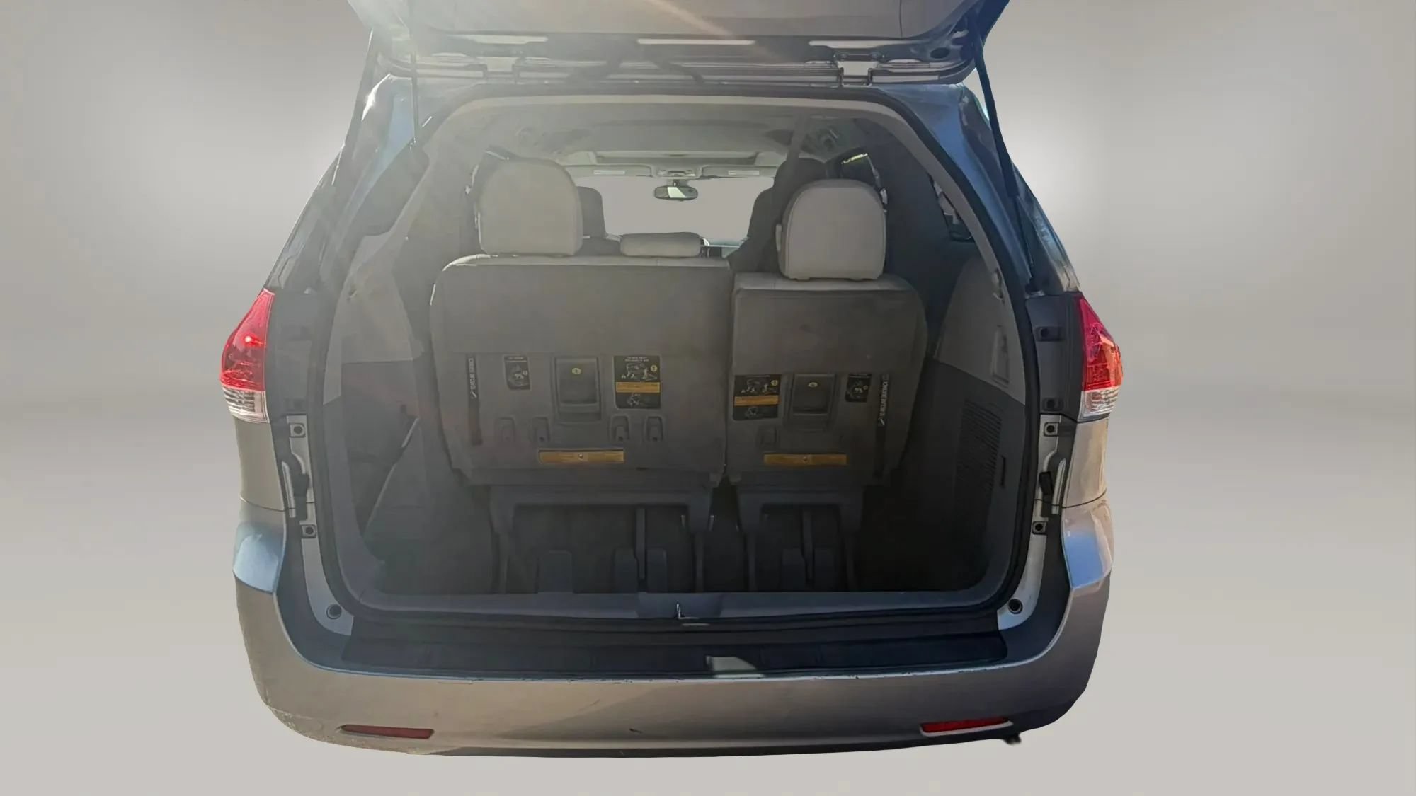 Used 2013 Toyota Sienna XLE FWD image 15